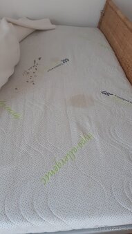 Kovová postel s roštem i matrací ratanově čelo - 6