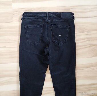 Dámské černé rifle džíny Tommy Jeans Nora 28/32 - 6
