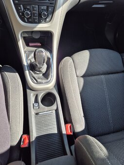 Opel Astra J 1.4 Turbo, benzín - 6