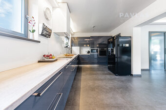 Rodinná rezidence v Novém Spolí – Luxus, prostor a wellness  - 6