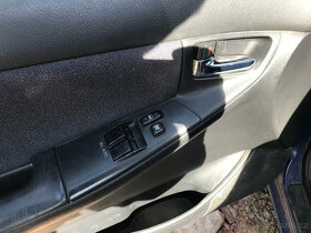 Toyota Corolla 2003 1,4VVTi SEDAN - díly z vozu - 6