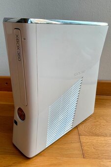 Xbox 360 White + Kinect + 2 ovladače - 6