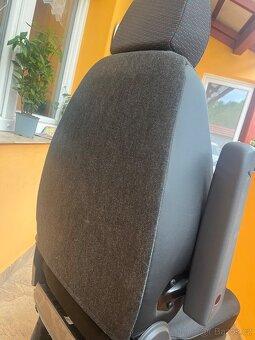 Sedadlo řidiče - 6