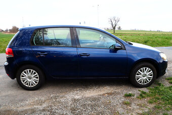 VW Golf 6 ▪ 1.6 75 kW ▪ Climatronic ▪ výhřev ▪ 2 sady kol ▪ - 6