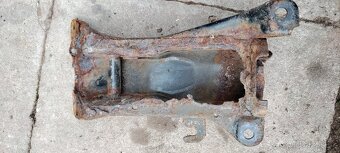 Audi A4 B5 quattro - uložení zadních tlumičů k opravě - 6