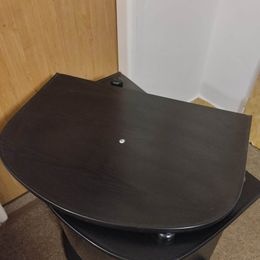 Moderní tv stolek s otáčecí deskou a skleněnými dvířky - 6