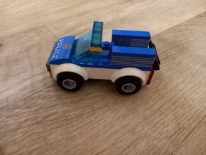 Lego City 60241 Policejní oddělení se psem - 6