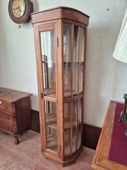 Koloniální starožitná prosklená vitrína z masivního dřeva - 6