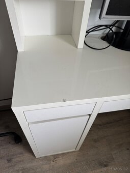 IKEA psací stůl Micke s nástavcem a dětskou židlí - 6
