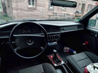 Mercedes Benz 190 - 6