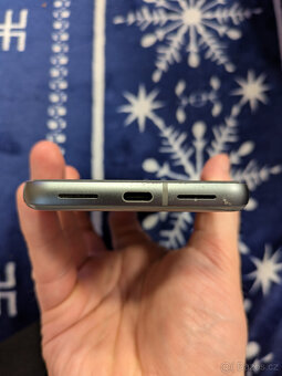 Google Pixel 8 - šedý - 6