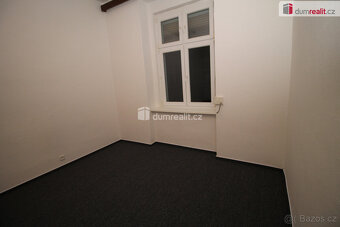 Pěkný byt 2+1 ve třetím patře cihlového domu v Karlových Var - 6