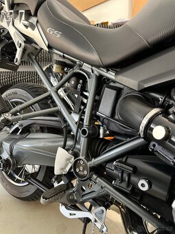 BMW R 1200 GS Triple Black nové v ČR najeto 28000km - 6