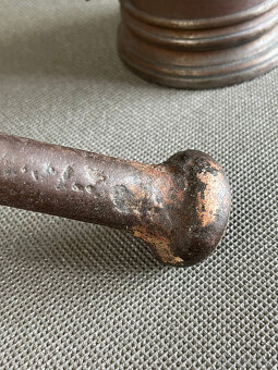 Starožitný litinový hmoždíř s tloukem č. 3 váha 2200g - 6