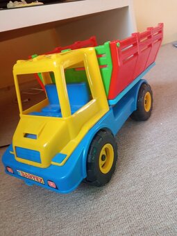 Náklaďák,bagr,robot,koník,traktor,autobus,kombajn,sanitka - 6