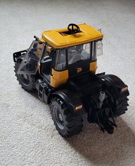 Bruder traktor JCB Fastrac - 6