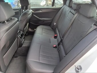 BMW Řada 5, 530d Touring xDrive M-paket - 6