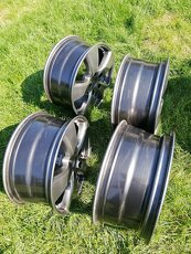 TOUAREG 18"ALU KOLA S ROZTEČÍ 5X130 - 6