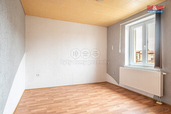 Prodej bytu 3+1 s garáží a pozemkem, 91 m², Svéradice - 6