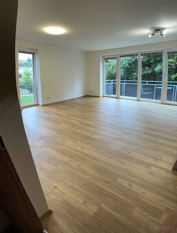 Pronájem nového moderního bytu 2+kk s balkónem v NMnM - 6