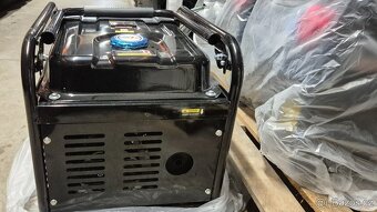 Benzínová elektrocentrála MELKHERF Model M7180HR6 230/380V - 6