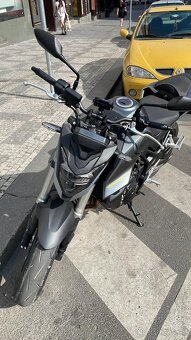 Honda CB750 Hornet - 6