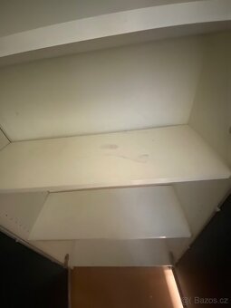 Knihovna s dvířky - 6