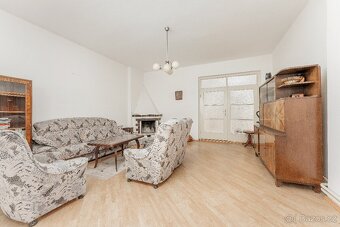 Vilka s arkýřem v České u Brna na parcele 465m2, vjezd, park - 6