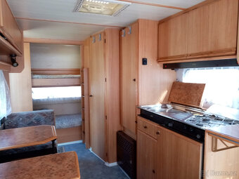 Karavan LMC Munsterland Luxus 490 pro 6 osob - 6