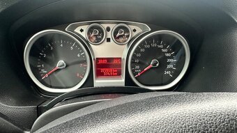 Ford Focus 1,6 - 6