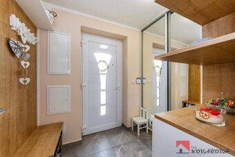 Moderní novostavba 5+kk s garáží, zahradou a bazénem v Kralu - 6