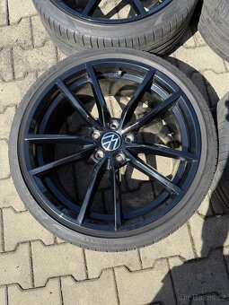 VW Pretoria black 235/35 R19 8Jx19 ET 50 - 6