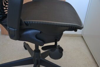 Kancelářská židle Herman Miller Mirra Top stav - 6