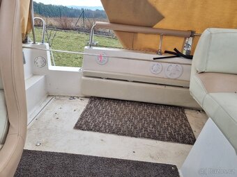 Pěkný Cruiser Bayliner 2155 s dieselovým motorem - 6