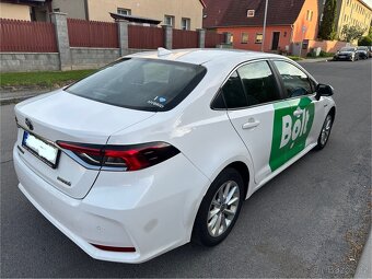 Prodam Toyota Corolla 1,8 HYBRID automat rv 2022 - 6
