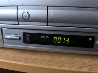 SONY - D910 - 6