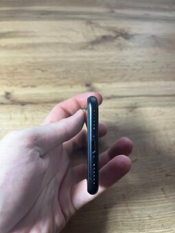 iPhone SE 3. (2022) 64 GB – 100% Baterie - záruka 6 měsíců - 6
