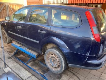 Ford Focus 1.6 nafta 66kW 2005 - 6