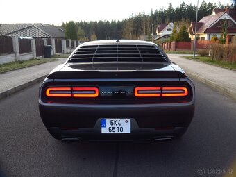 Dodge Challenger, 5.7 V8 - MANUAL - krásný stav - 6