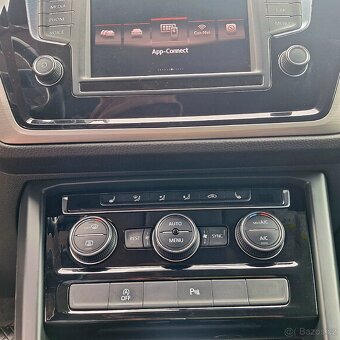 VW Touran (5T1), 7-místní, 09/2016
 - 6