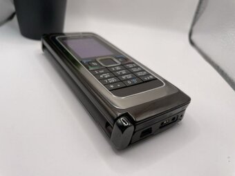 Nokia e90 top stav - 6