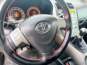 Toyota Auris 1.4 - 6