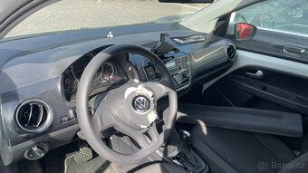 Volkswagen eUP 61kW 36kWh - havarovaný - pojízdný - 6