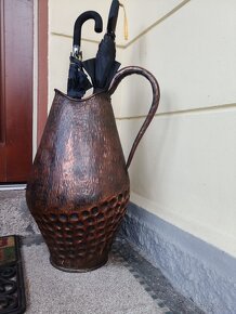Měděný stojan na deštníky ve tvaru amfory vázy - 6