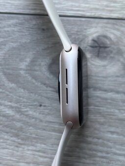 Apple Watch SE (2022) 40 mm Cellular bílý hliník s bílým řem - 6