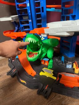 Hot wheels garáž T-Rex - 6