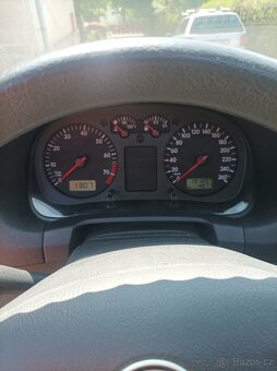 Prodám VW GOLF4 1,6; 16V 77 kW r.v. 2001 - 6