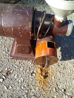 Mlýnek na kávu, býval v obchodech s potravinami, funkční - 6