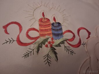 Vánoční kulaté prostírání vyšívané 12 kusů - 6
