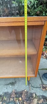 Retro knihovna na nožkách - 6